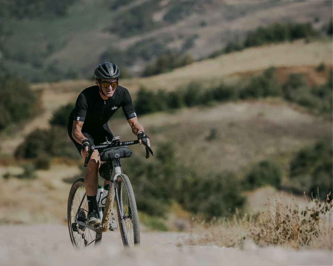 Sigr Dahlia black jersey for road and gravel cycling