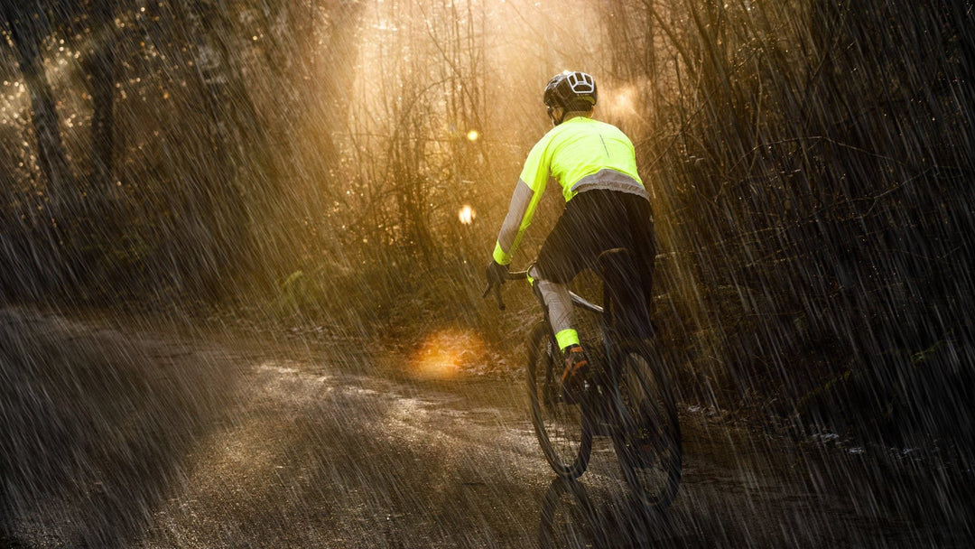 8 Tips for Wet Weather Road Cycling! - Sigr