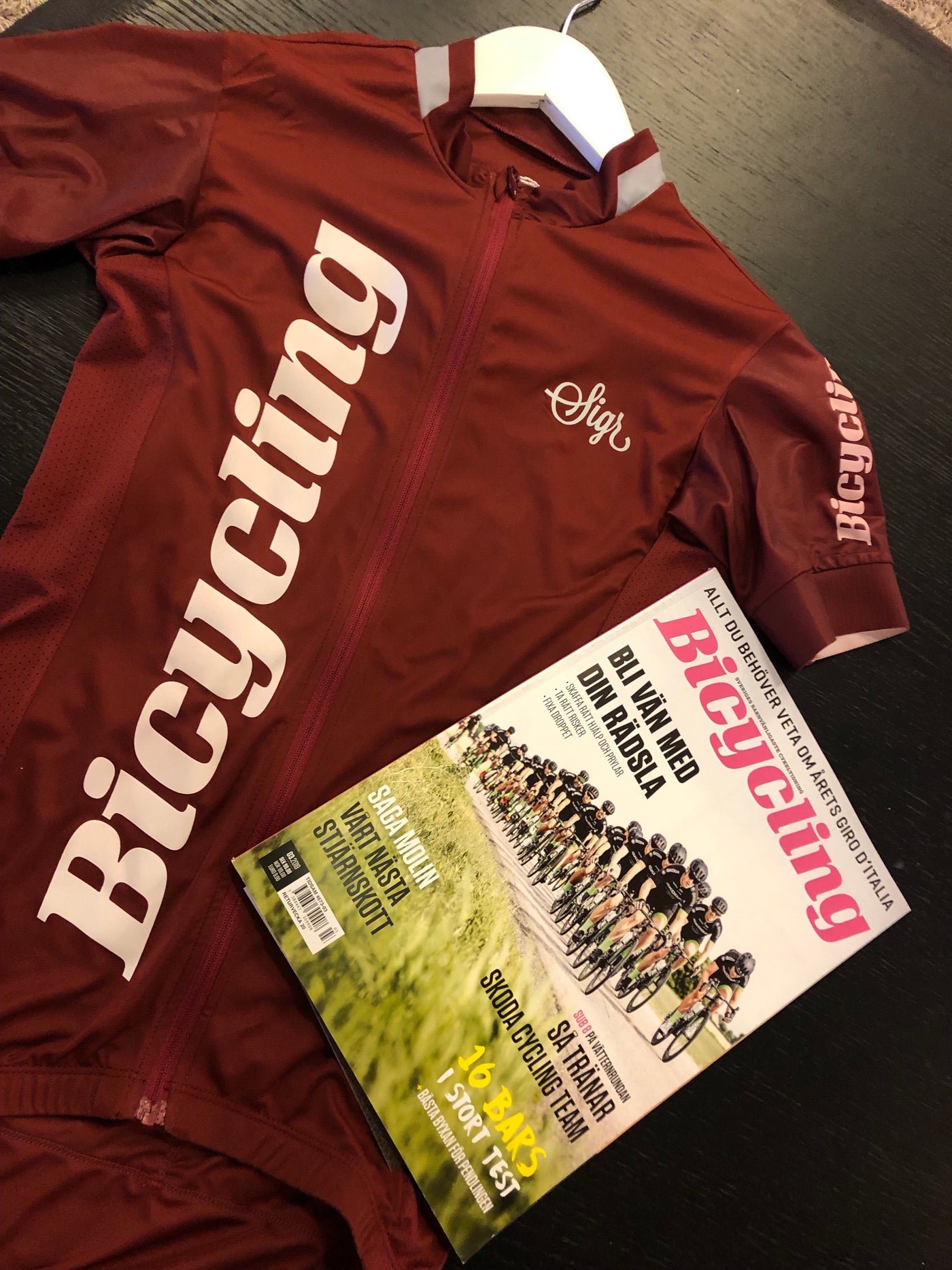 Team Bicycling Magazine - Get the look - this is what they will wear 2019