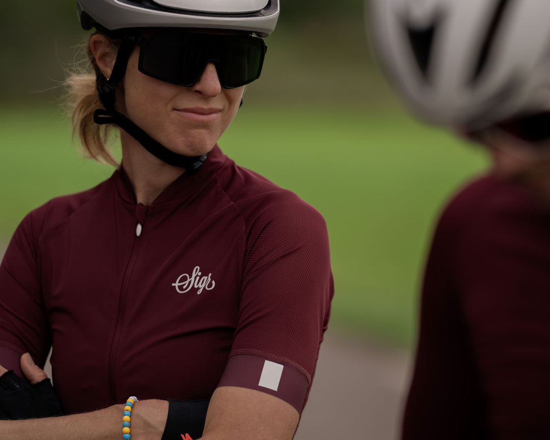Women's cycling jersey in deep red by Sigr