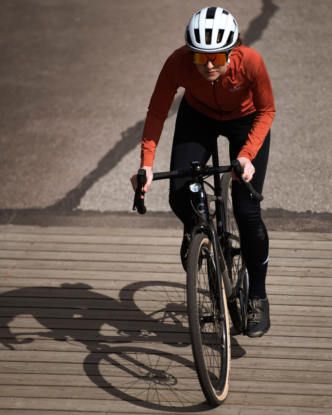 Women's cycling jersey in light brown Sigr